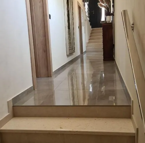 Queen בית הארחה